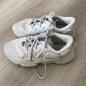 Adidas Ozweego. Women’s Size 7